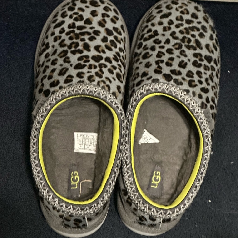 Slippers - Picture 2 of 3